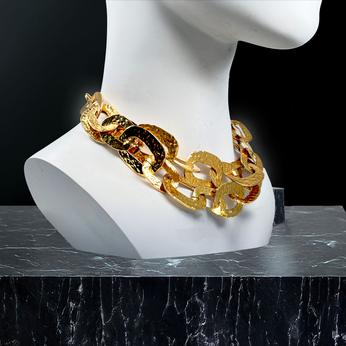 Oscar De La Renta 22k Gold Plated Hammered Chain Link Statement Collar Necklace