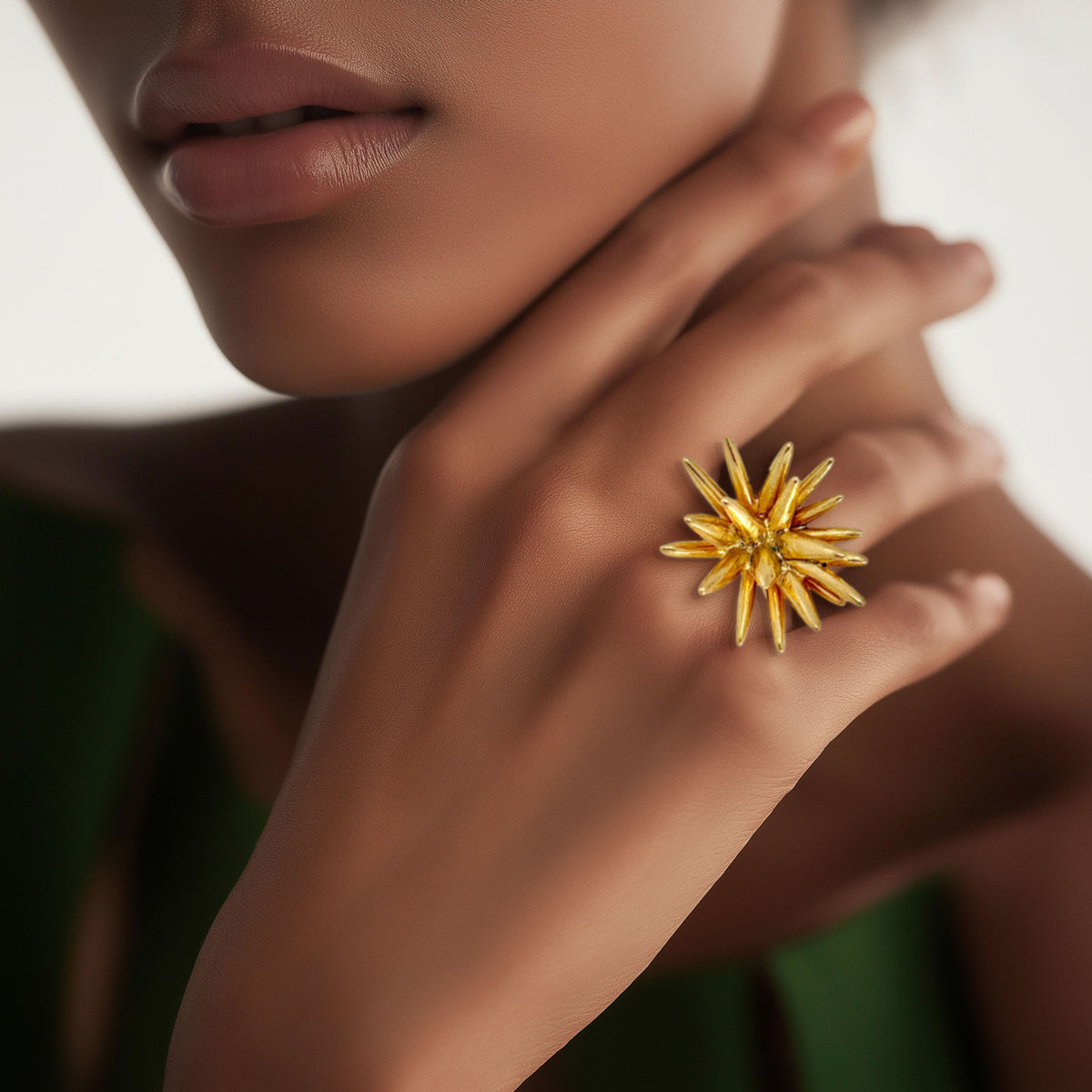 Oscar de la Renta Gold Starburst Cocktail Ring - Bold Sculptural Design Sz 5-6