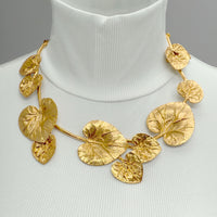 Oscar de la Renta Gold-Plated Lily Pad Leaf Necklace – Rare Collectible Design