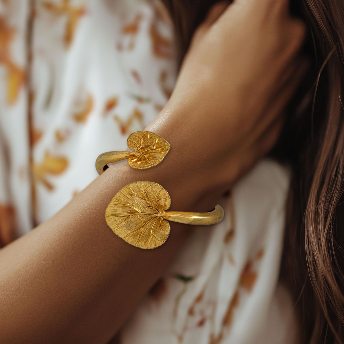 Oscar de la Renta Gold-Tone Lotus Blossom Leaf Cuff Bracelet – Rare Collectible